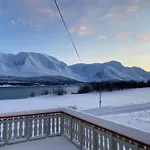 Aurora House Under The Mountain Tatil Evi *