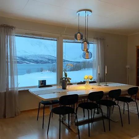 Holiday home Aurora House Under The Mountain