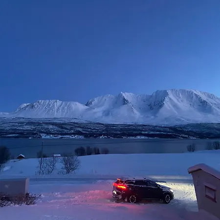 Holiday home Aurora House Under The Mountain Tromso