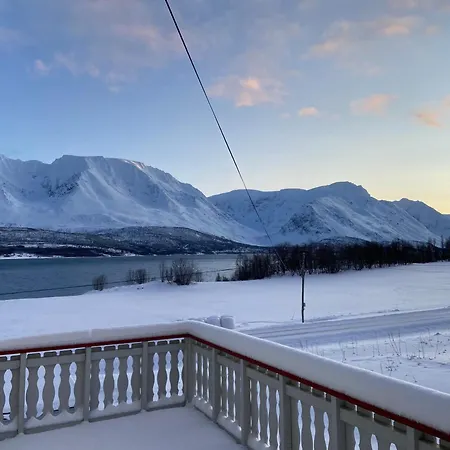 Aurora House Under The Mountain Tatil Evi *