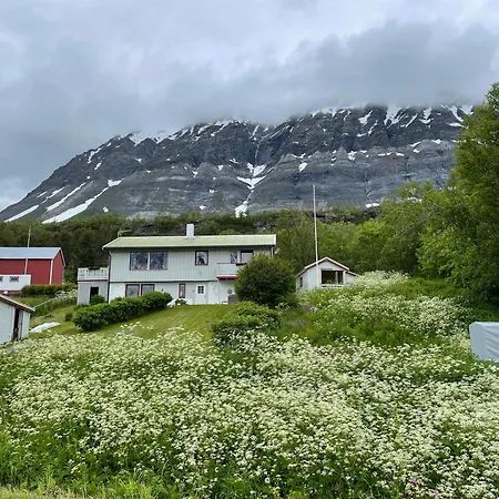 Сasa de vacaciones Aurora House Under The Mountain *