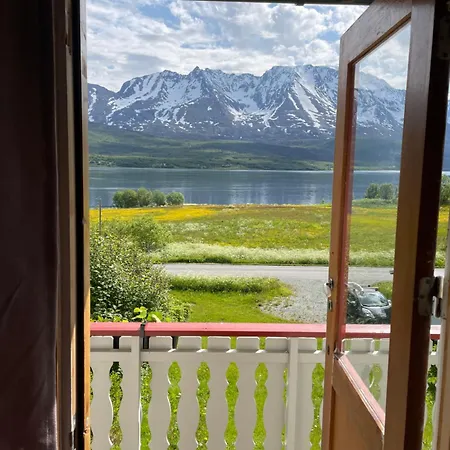 Aurora House Under The Mountain Tromso