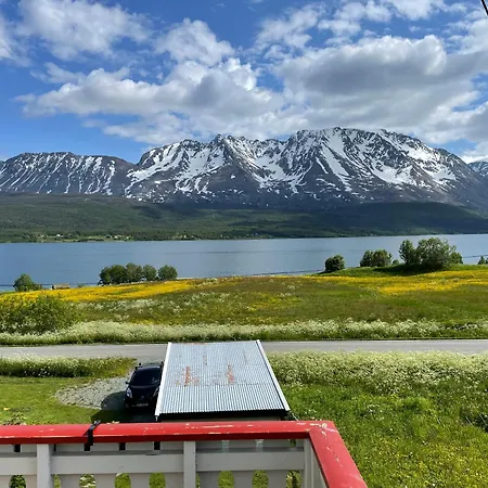 Hébergement de vacances Aurora House Under The Mountain *