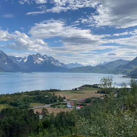 Aurora House Under The Mountain Hébergement de vacances *