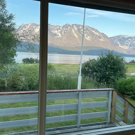 Сasa de vacaciones Aurora House Under The Mountain Tromsø
