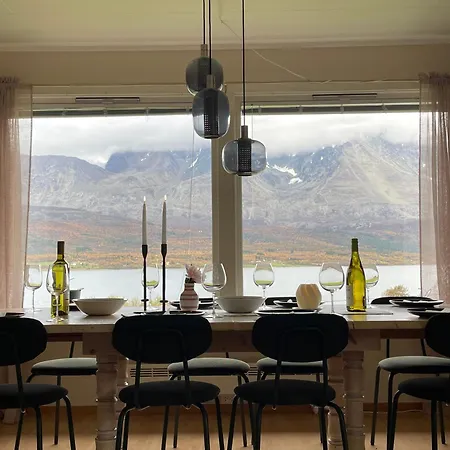 Aurora House Under The Mountain *