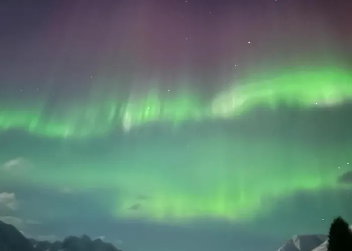 Aurora House Under The Mountain *