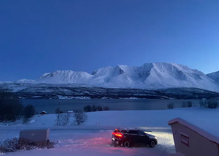 Сasa de vacaciones Aurora House Under The Mountain Tromsø